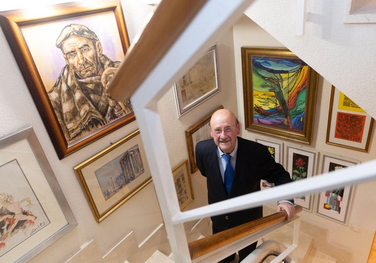 El catedrático jubilado que dona a la UVA 7.000 libros de arte y 120 pinturas de artistas castellanos